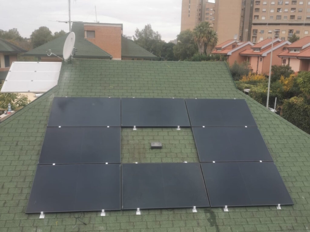 Impianto Fotovoltaico Latina Vista moduli Aiko stringa 2